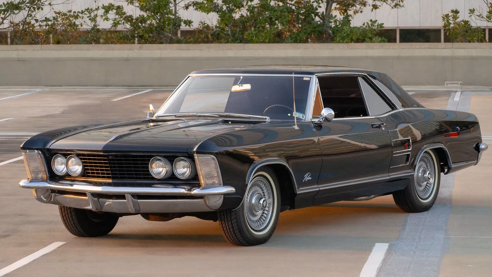 the-buick-riviera-a-restomod-tribute-to-a-criminally-underrated-classic-image-1