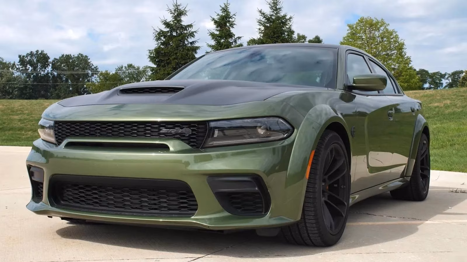 the-last-roar-driving-a-dodge-charger-hellcat-widebody-in-2026-image-0