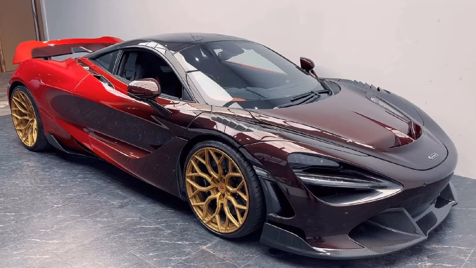 this-850-hp-mclaren-720s-with-a-volcanic-fade-has-become-a-myth-in-2026-image-0